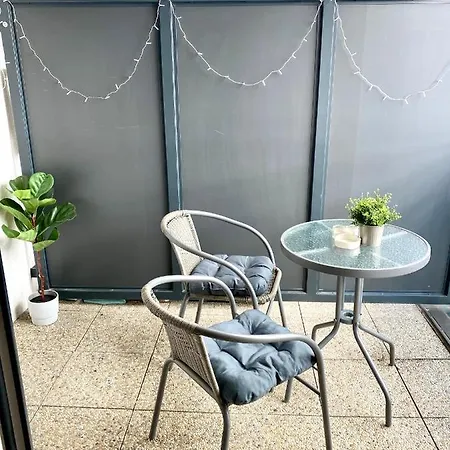 The Elite Downtown A/c & Garage Parking Pozsony