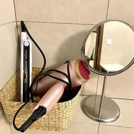 The Elite Downtown A/c & Garage Parking 公寓