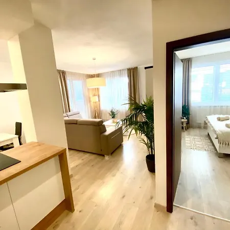 The Elite Downtown A/c & Garage Parking 公寓